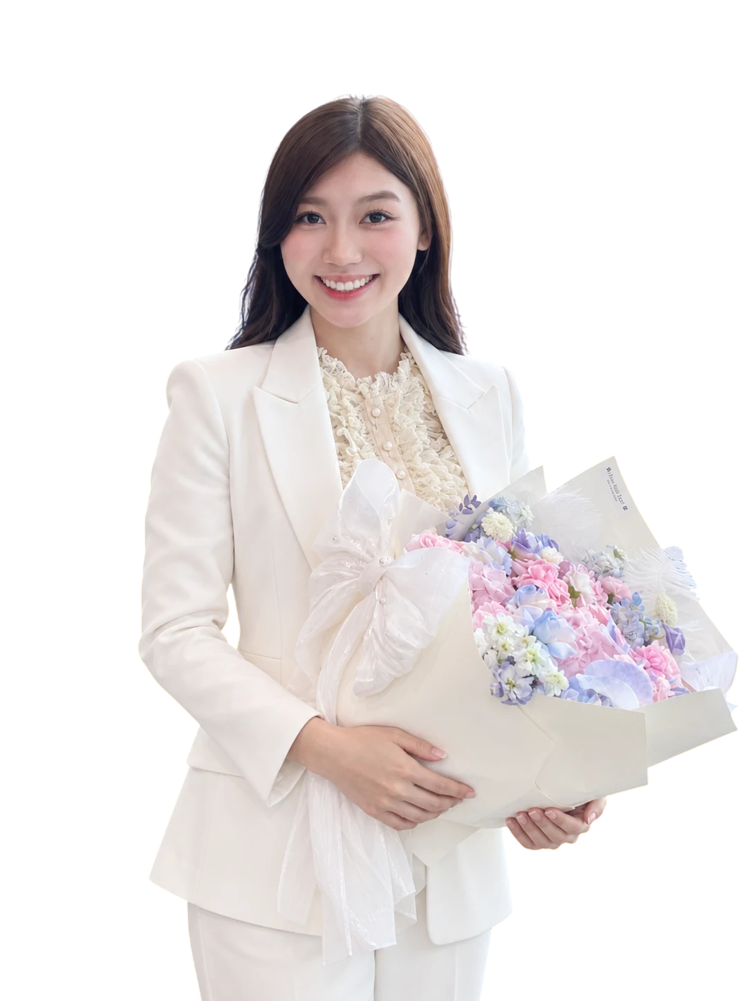 Mị Dương, chuyên viên tư vấn chính VPBankS, áo vest trắng, cầm bó hoa